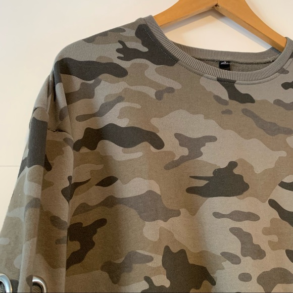 Design Lab | Camo Lace Up Sweatshirt - Picture 2 of 13